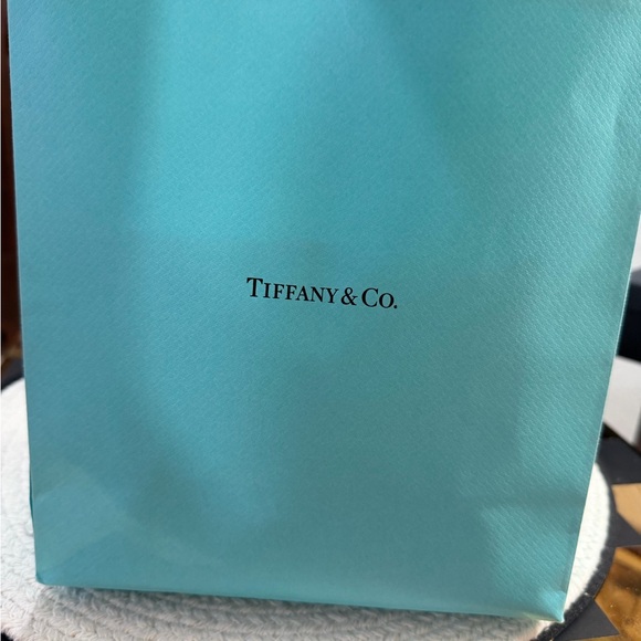 (Last one!!) Tiffany & Co Candle (Novelty) NIB/ SEALED + Tiffany Gift Bag - Picture 8 of 10